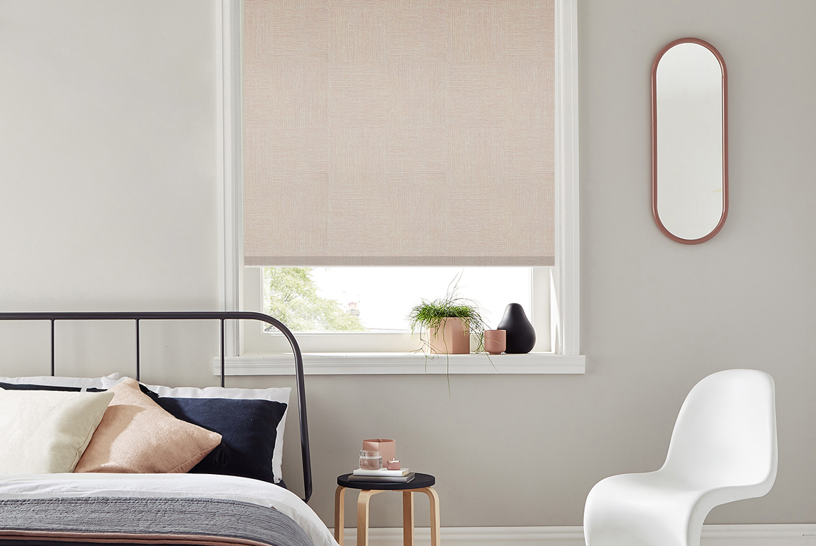 TS 2023 ROLLER BLIND WEB ROOMSET HYDE PINK LEMONADE