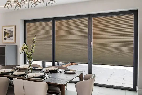 TS 2022 SCANDIA HUS DIM OUT DISTANT HILLS DUETTE PLEATED LOUNGE LANDESCAPE02