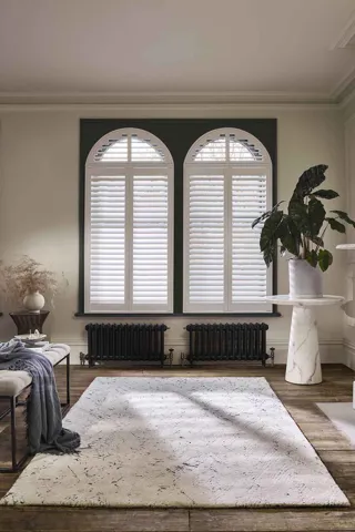 TS 2021 MOL WATERBURY SHAPED FULL HEIGHT SHUTTERS COTTON WHITE BEDROOM PORTRAIT 1280
