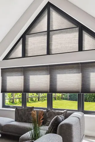 TS 2022 SCANDIA HUS NATURELLE STONE OCHRE PLEATED LOUNGE LANDESCAPE01