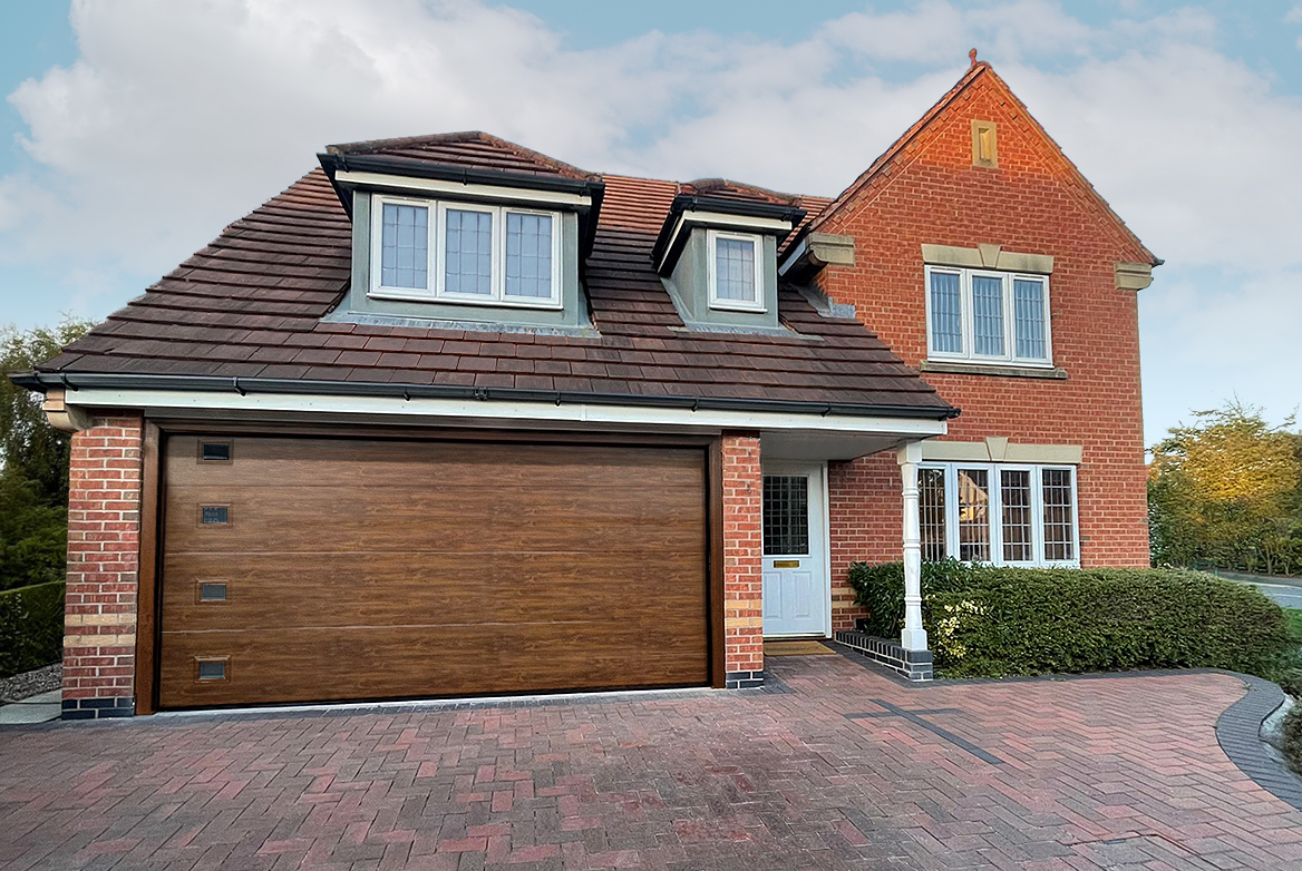 TS 2024 GARAGE DOOR SECTIONAL MEDIUM OAK FOILED WOODGRAIN WEB ROOMSET 1168X782