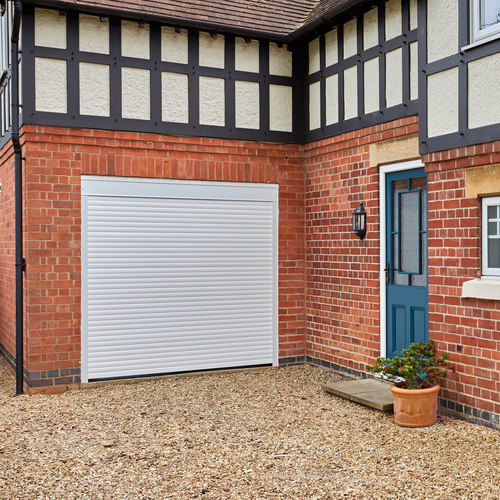 TS 2023 GARAGE DOOR LAUNCH JULIE RUTHERFORD GARAGE DOOR COMPACT ROLLER 55 CRYSTAL WHITE LANDSCAPE 007